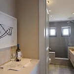 الجميلة