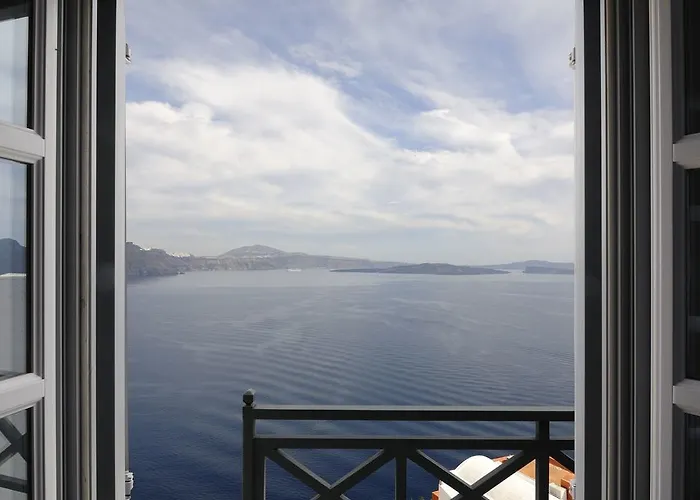 Beautiful * Oia (Santorini)